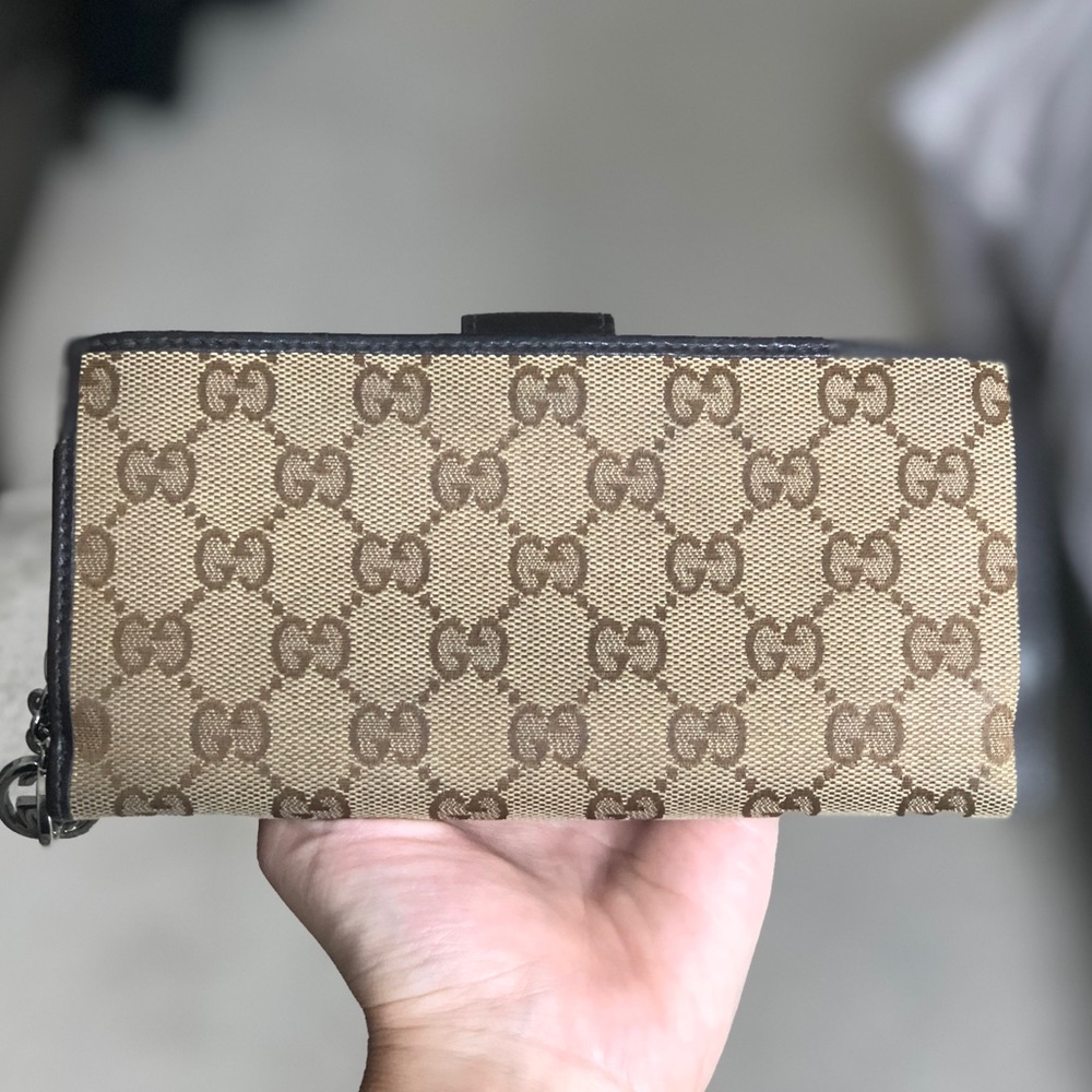 Authentic Gucci Signature G Logo Wallet